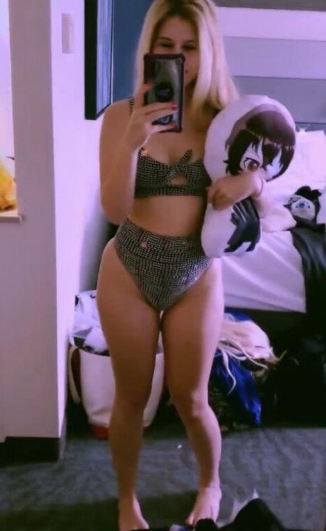 25P Everyday Harley Quinn nude