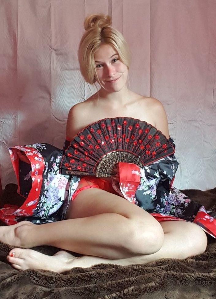 25P Everyday Harley Quinn nude