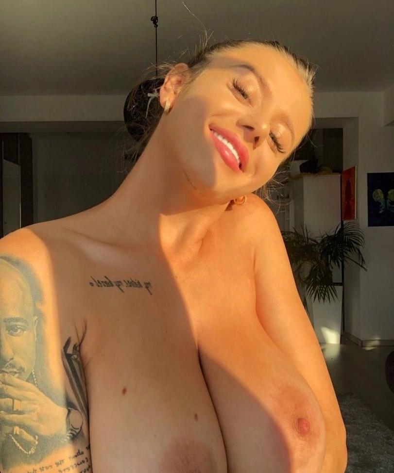 25P MFC Murka nude