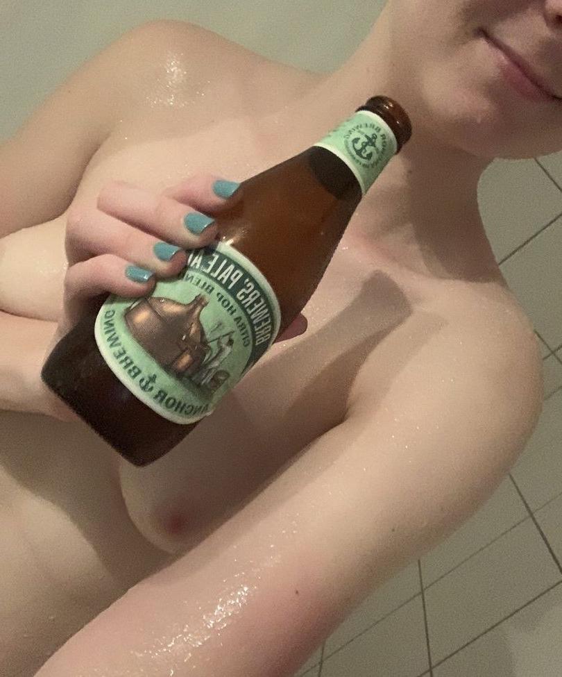 25P F0xing nude
