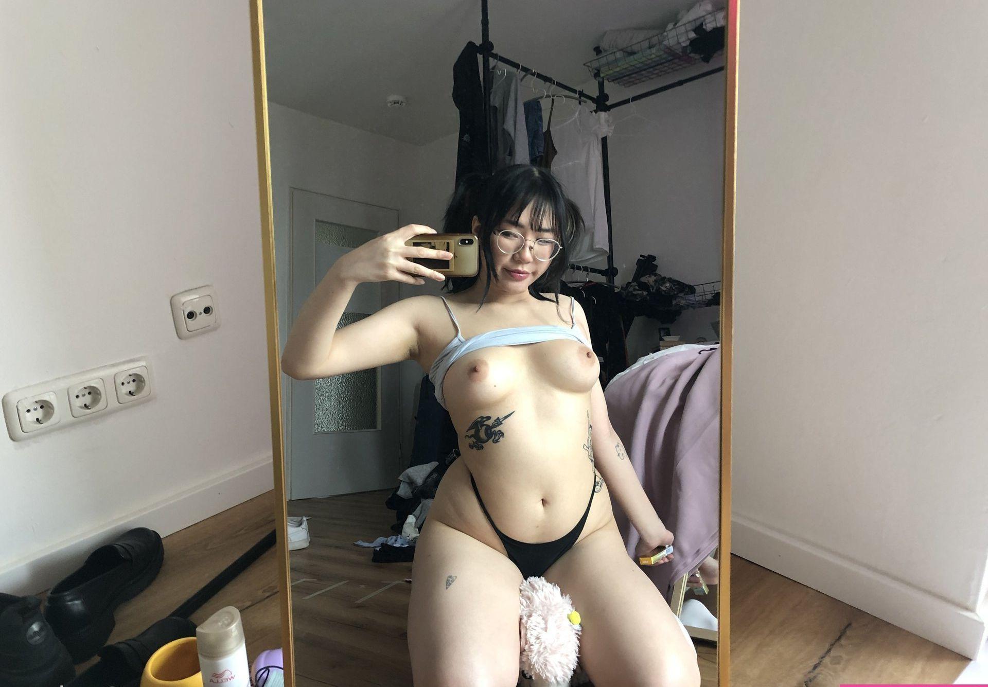 25P Anhxes nude