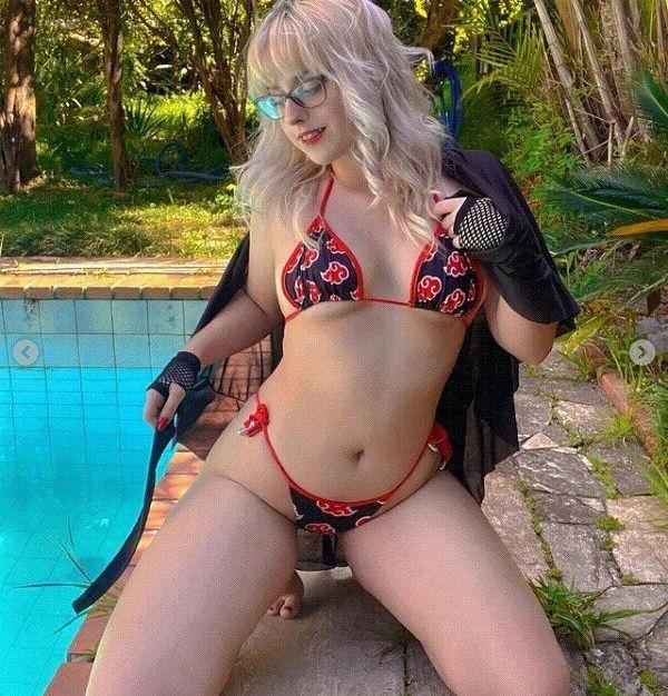 25P Anna Moreira nude