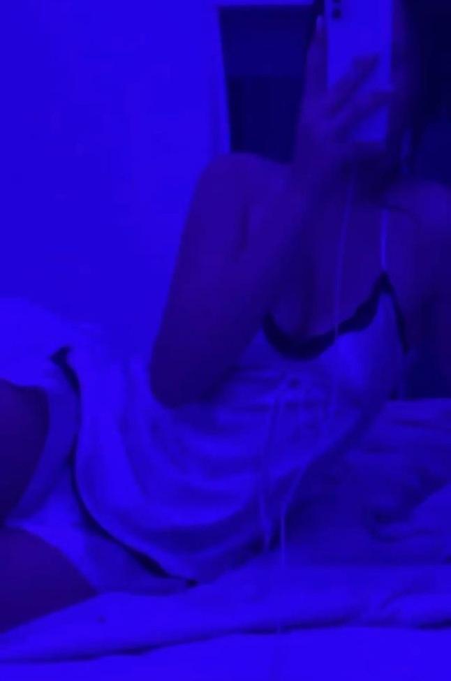 24P Floriane Cooper nude