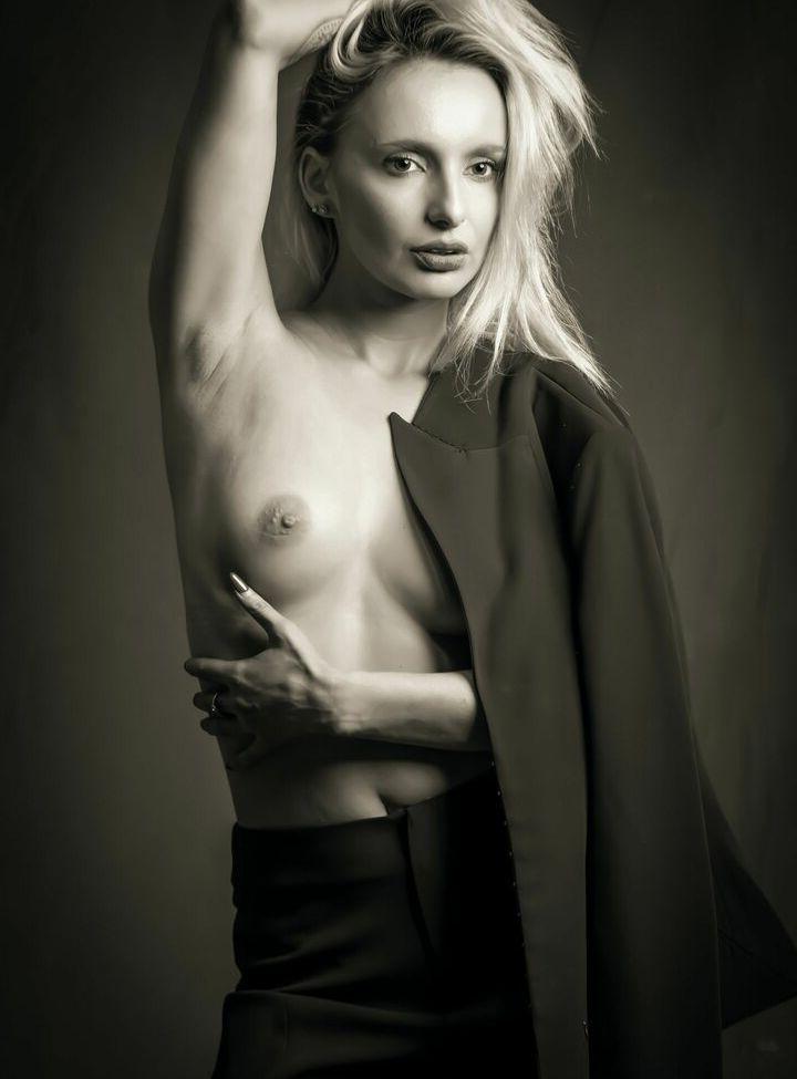 25P Anna Shtukmaister nude