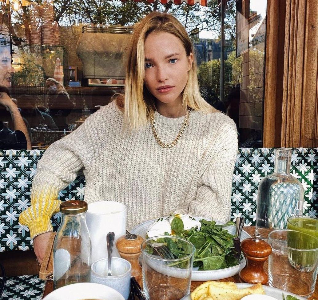 11P Sasha Luss nude