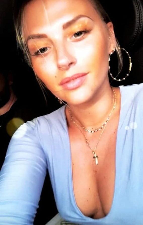21P Kelly Vedovelli nude