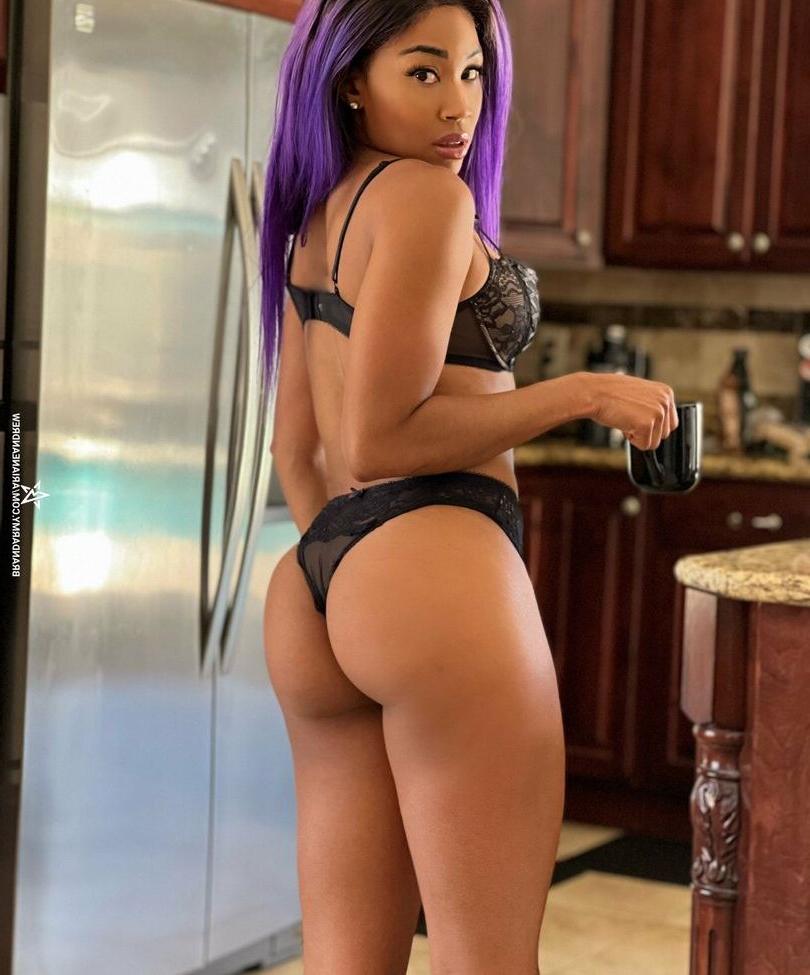 25P Ariane Andrew nude
