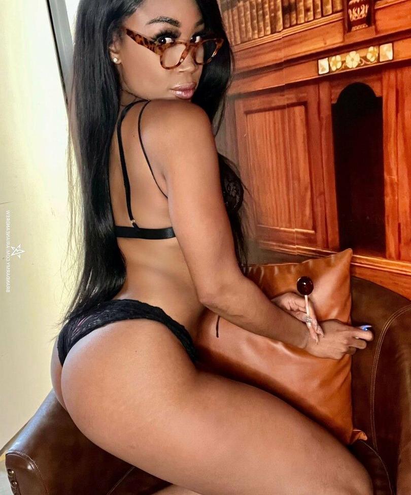 25P Ariane Andrew nude