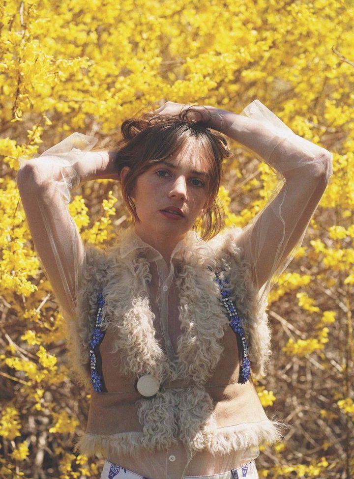 25P Maya Hawke nude