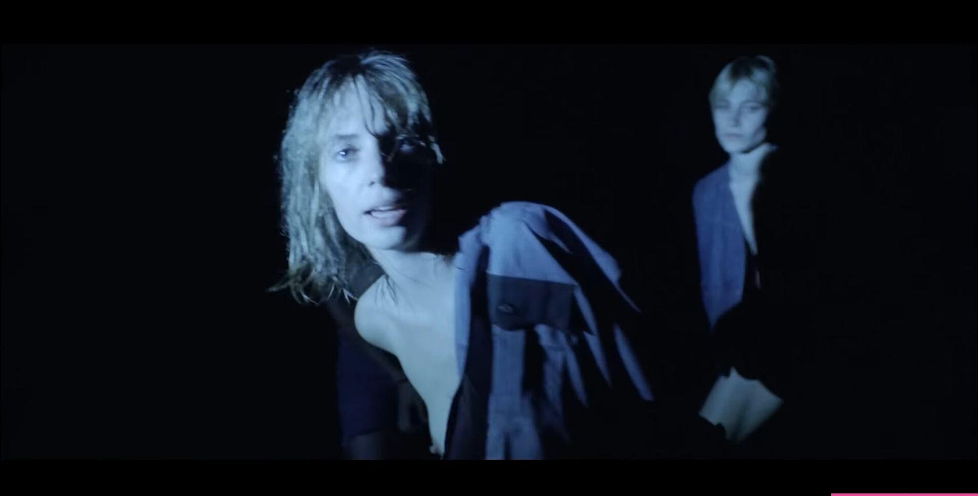 25P Maya Hawke nude