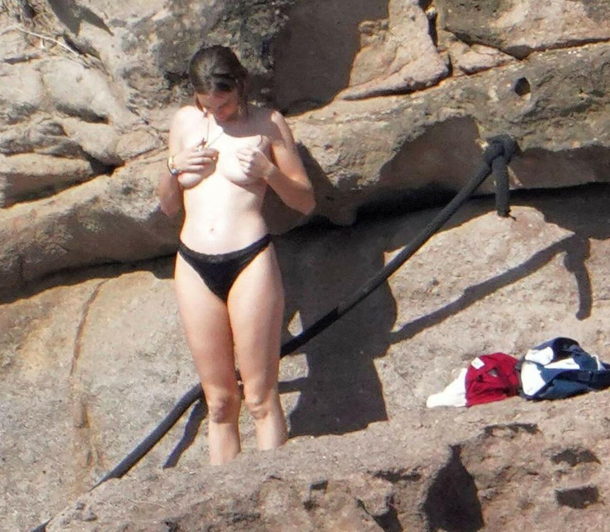 25P Maya Hawke nude