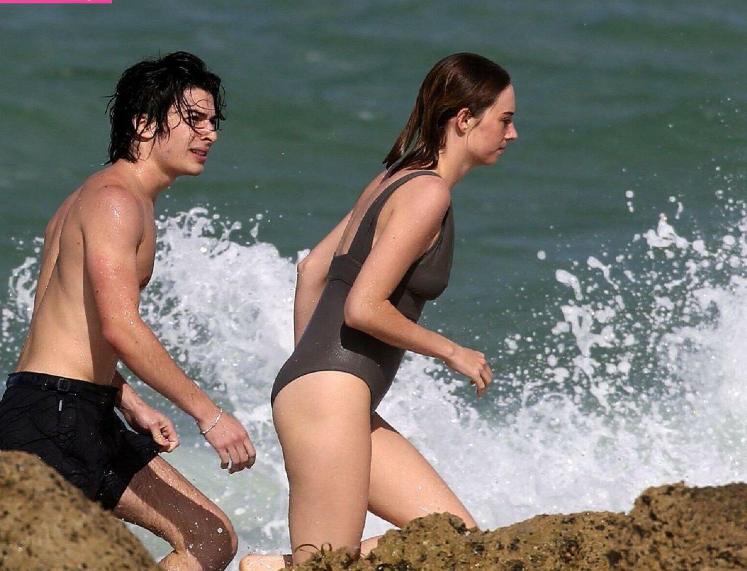 25P Maya Hawke nude