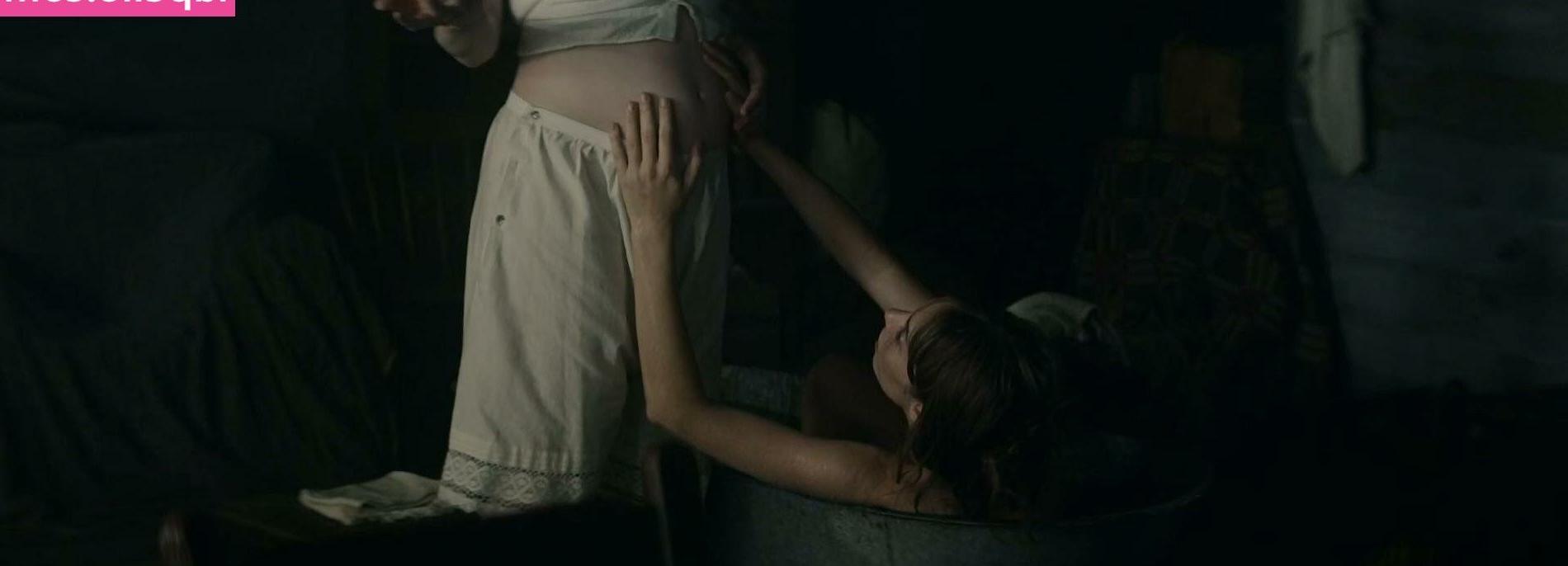 25P Maya Hawke nude