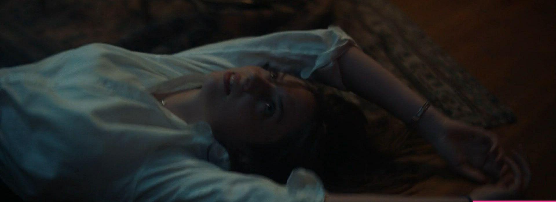 25P Maya Hawke nude