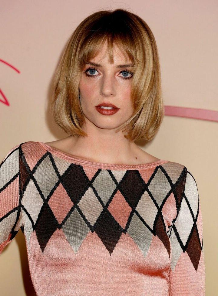 25P Maya Hawke nude