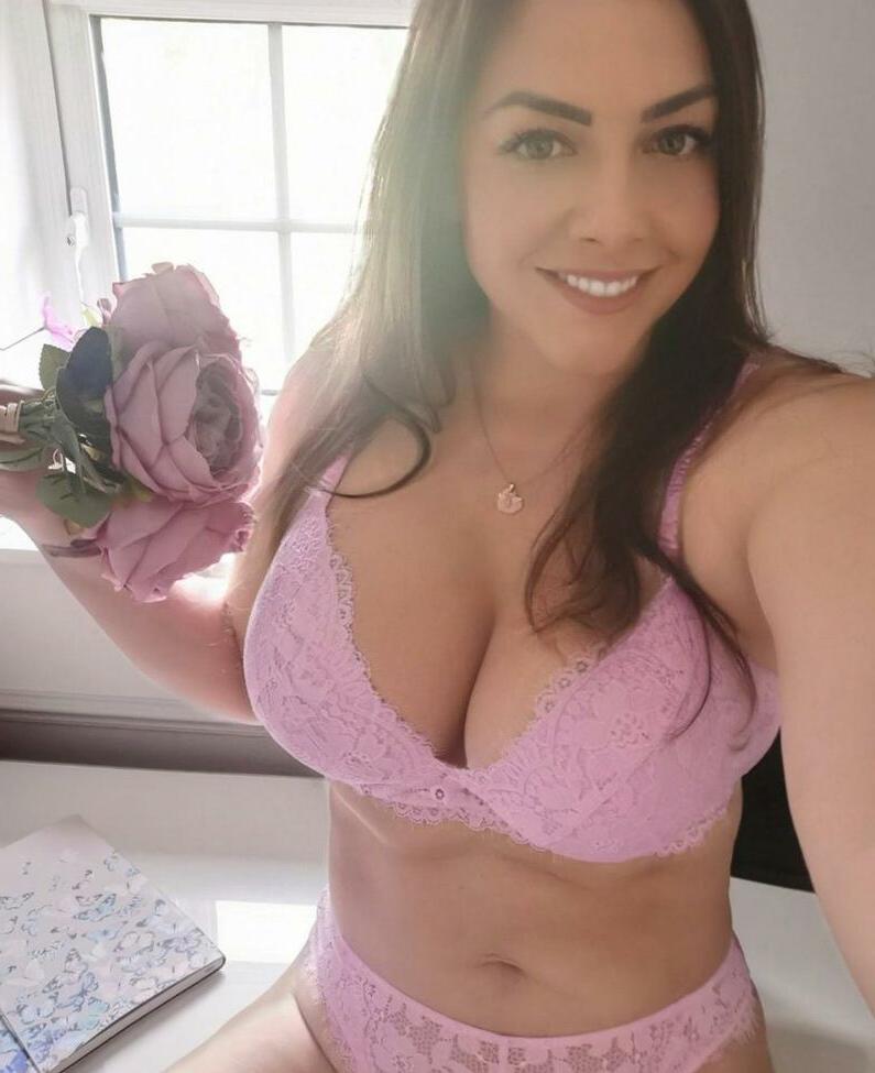 25P Eva Lou nude