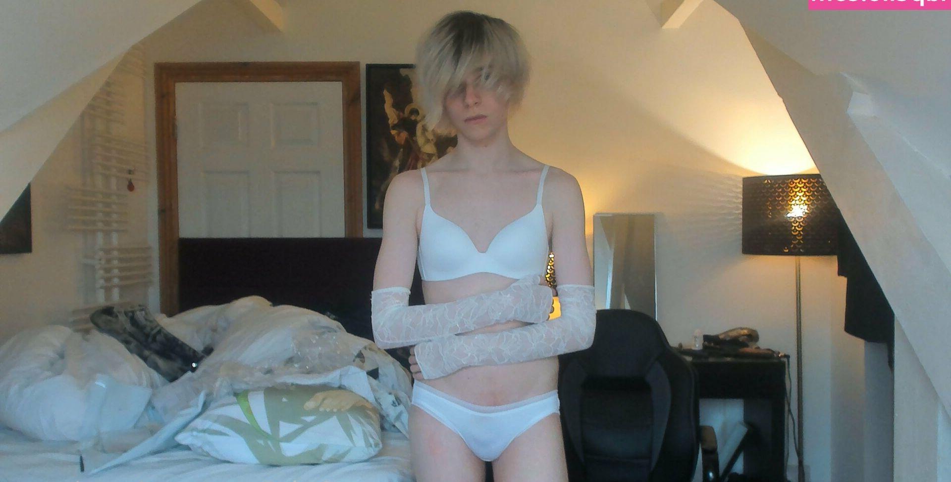 19P Narsissyus nude