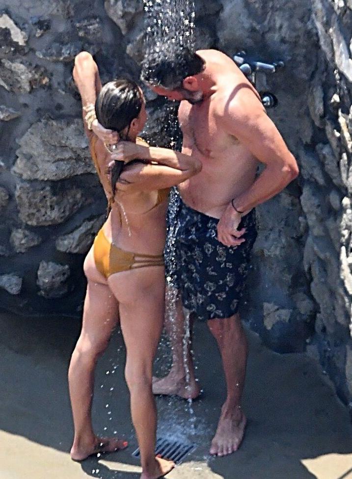 25P Brooke Burke nude