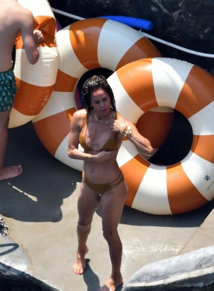 25P Brooke Burke nude
