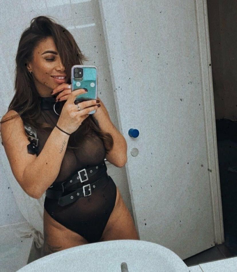 25P Kayleigh Morris nude