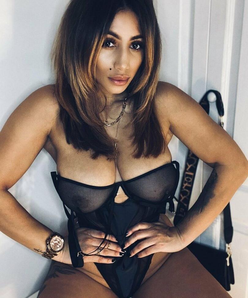 25P Kayleigh Morris nude