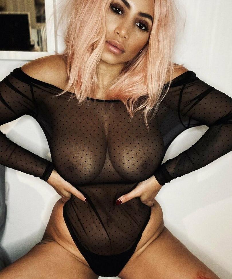 25P Kayleigh Morris nude