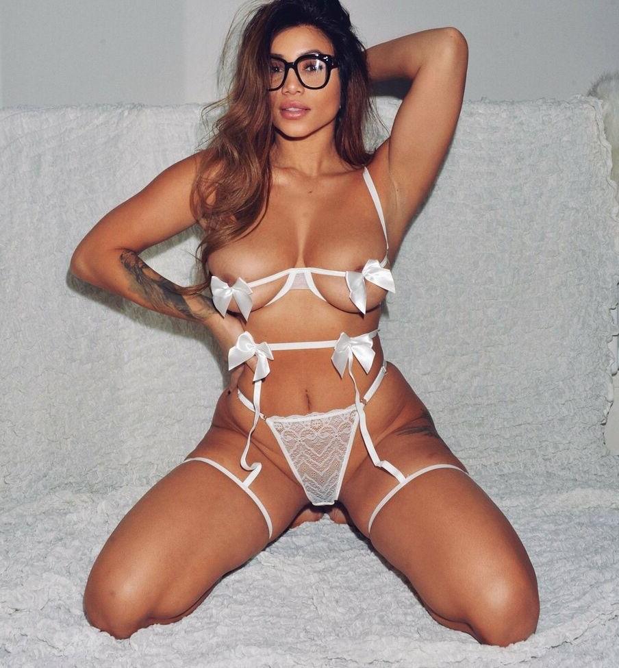 25P Kayleigh Morris nude