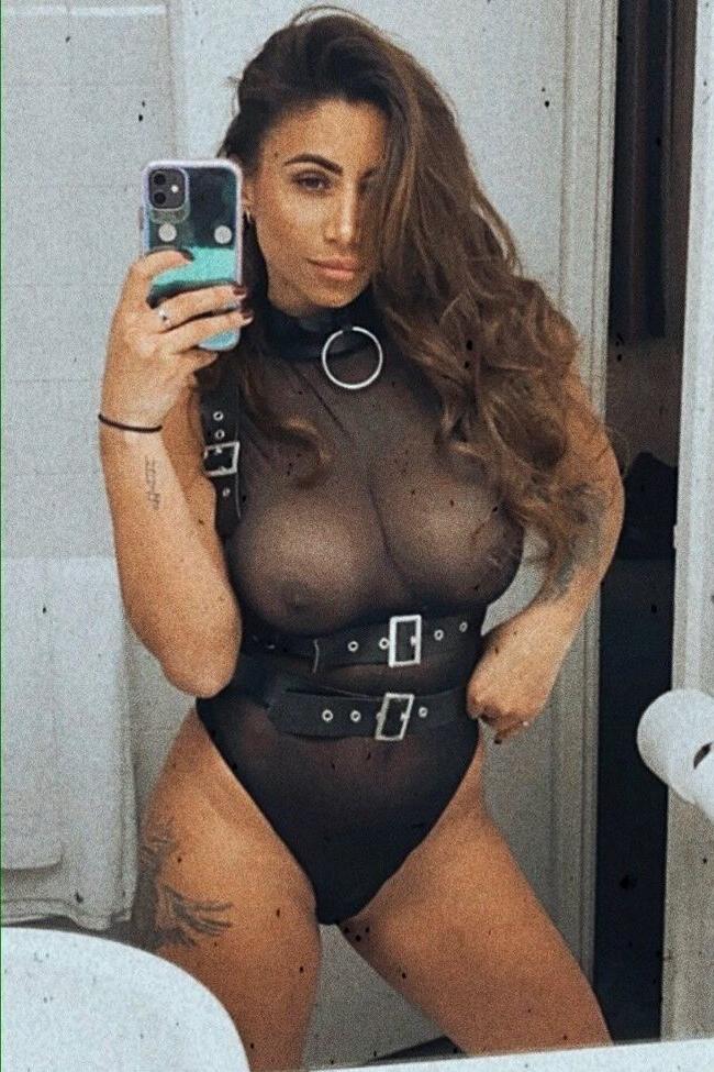 25P Kayleigh Morris nude