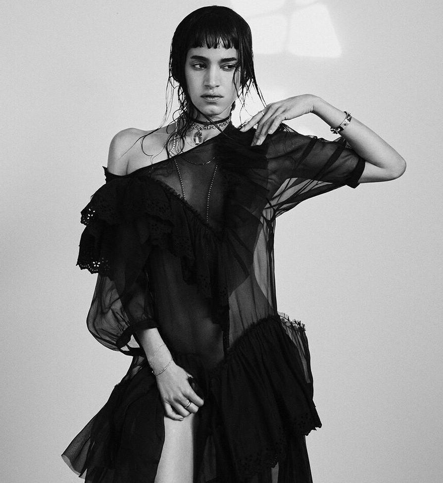 25P Sofia Boutella nude