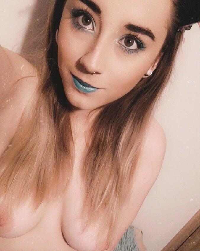 25P Illuminatka nude