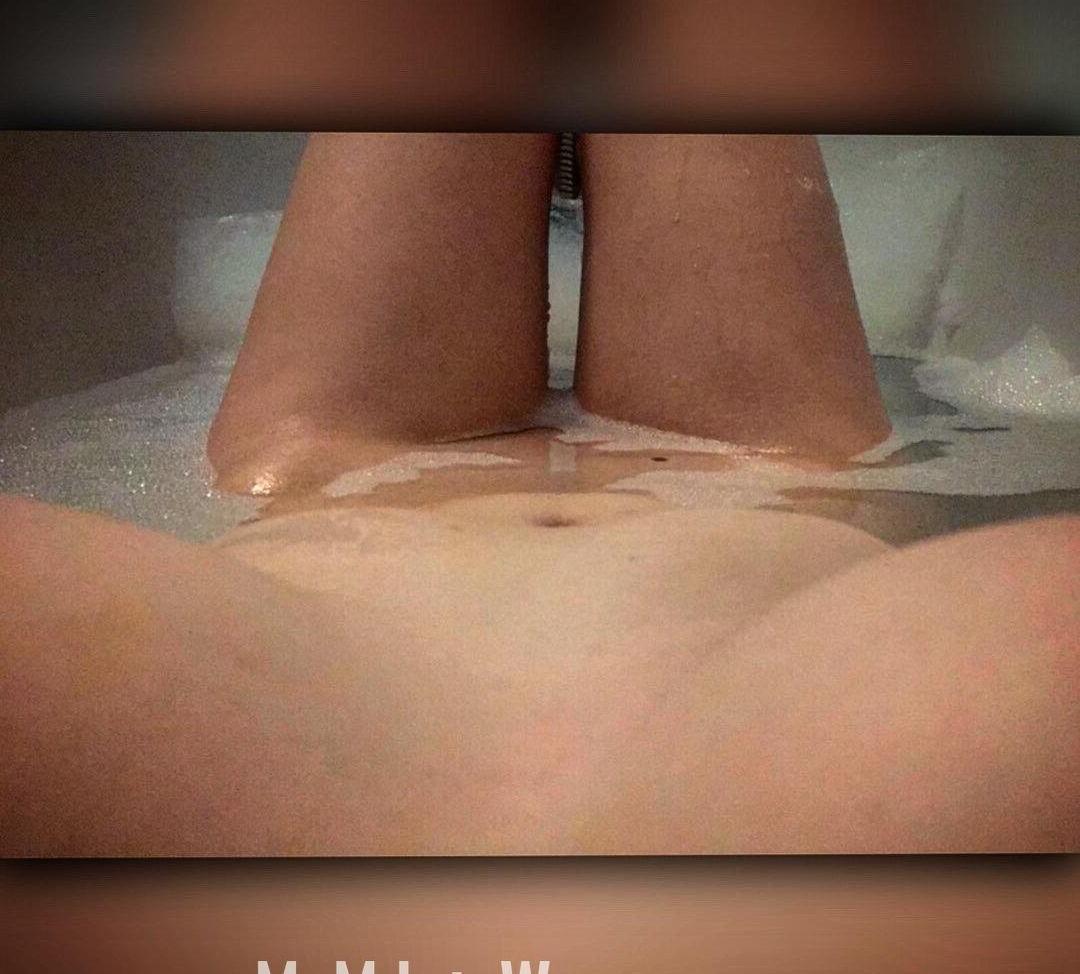 25P Illuminatka nude
