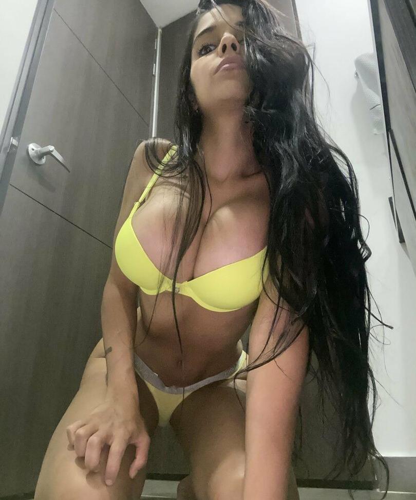 25P Daniela Baptista nackt