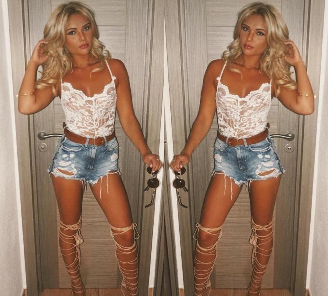 25P Sinead Hegarty nude