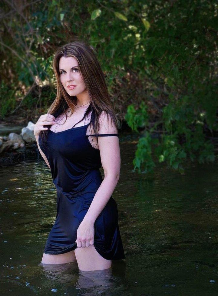 13P Jennifer Brennan nude