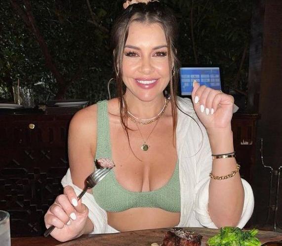 25P Imogen Thomas nude