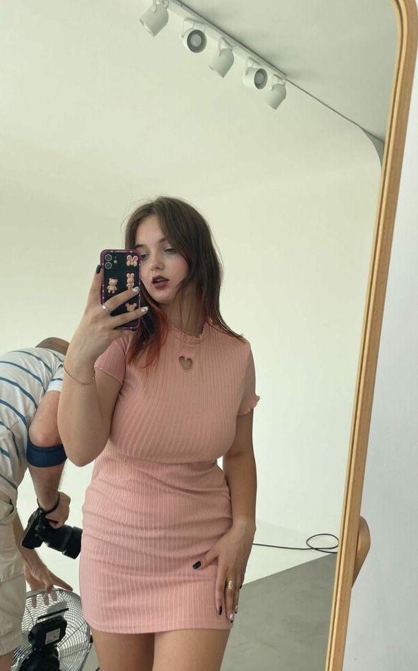 19P Caroline Moore nude