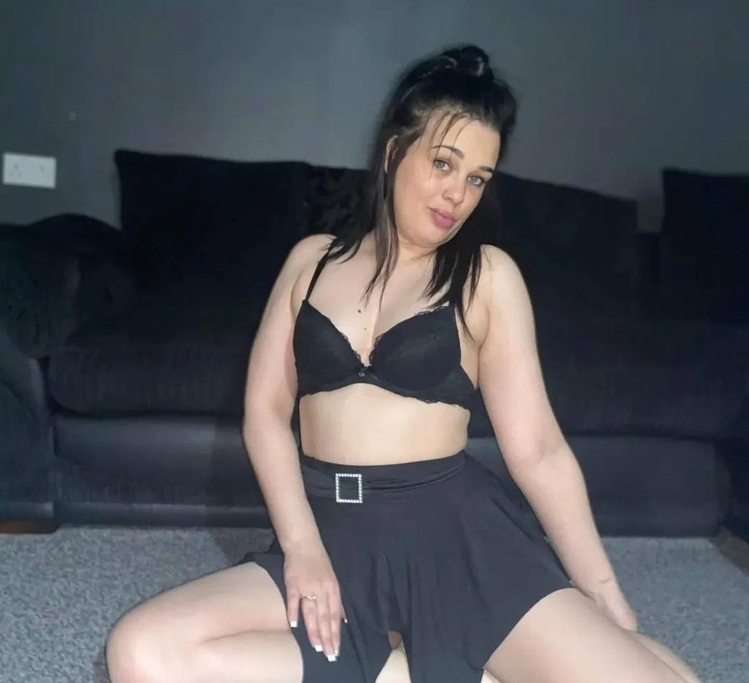13P Debzlouise nude