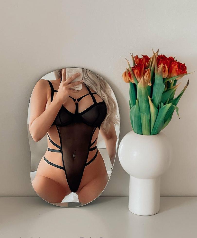 25P Nicci Azzy nude