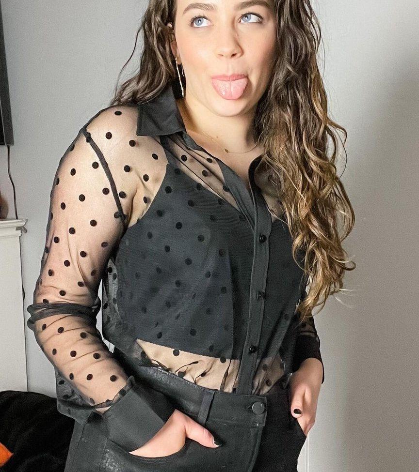 25P Mary Mouser nude