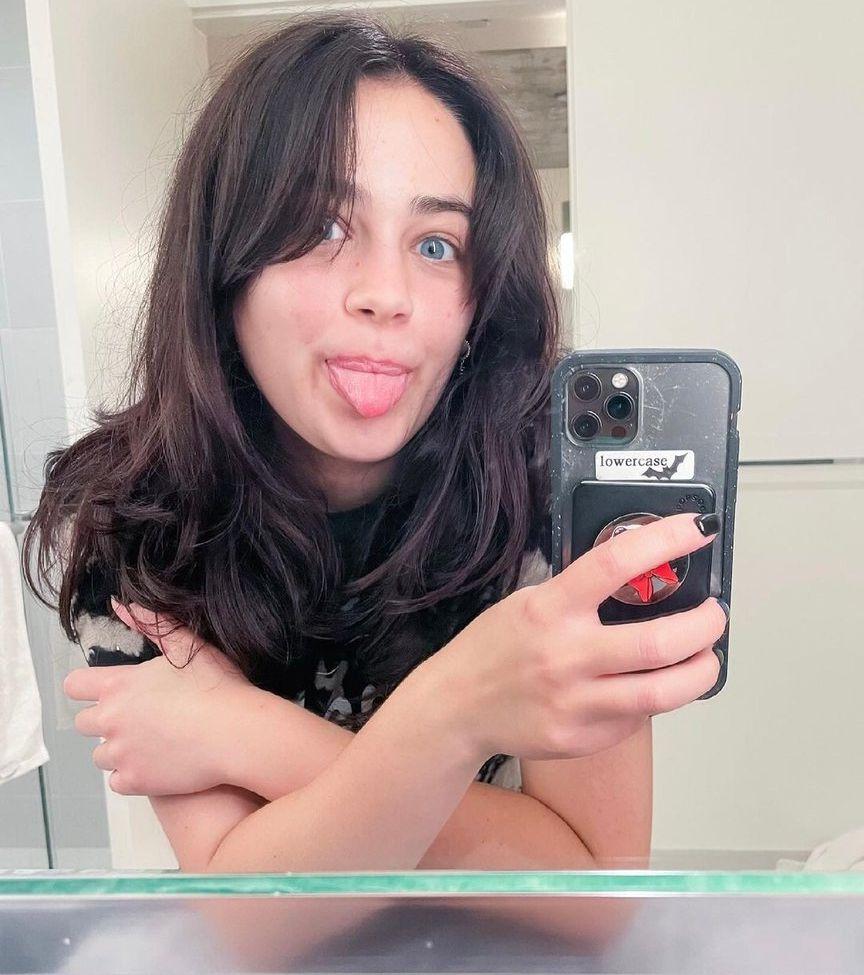 25P Mary Mouser nude