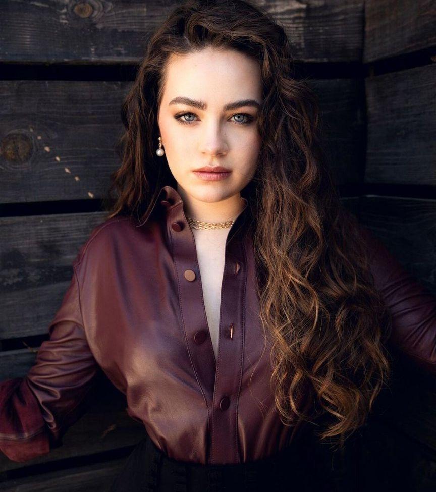 25P Mary Mouser nude