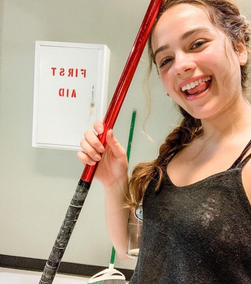 25P Mary Mouser nude