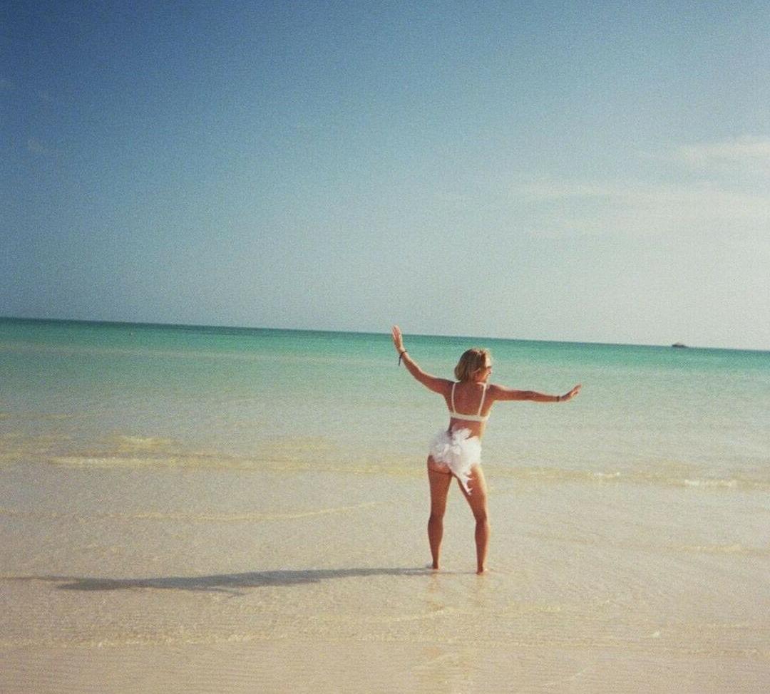 25P AnnaSophia Robb nude