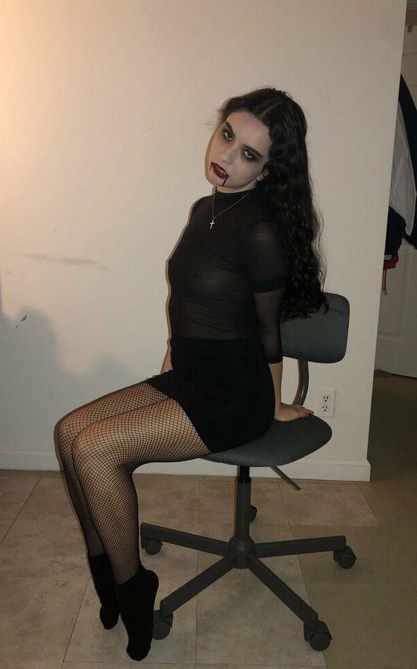 22P Mia Kerin nude