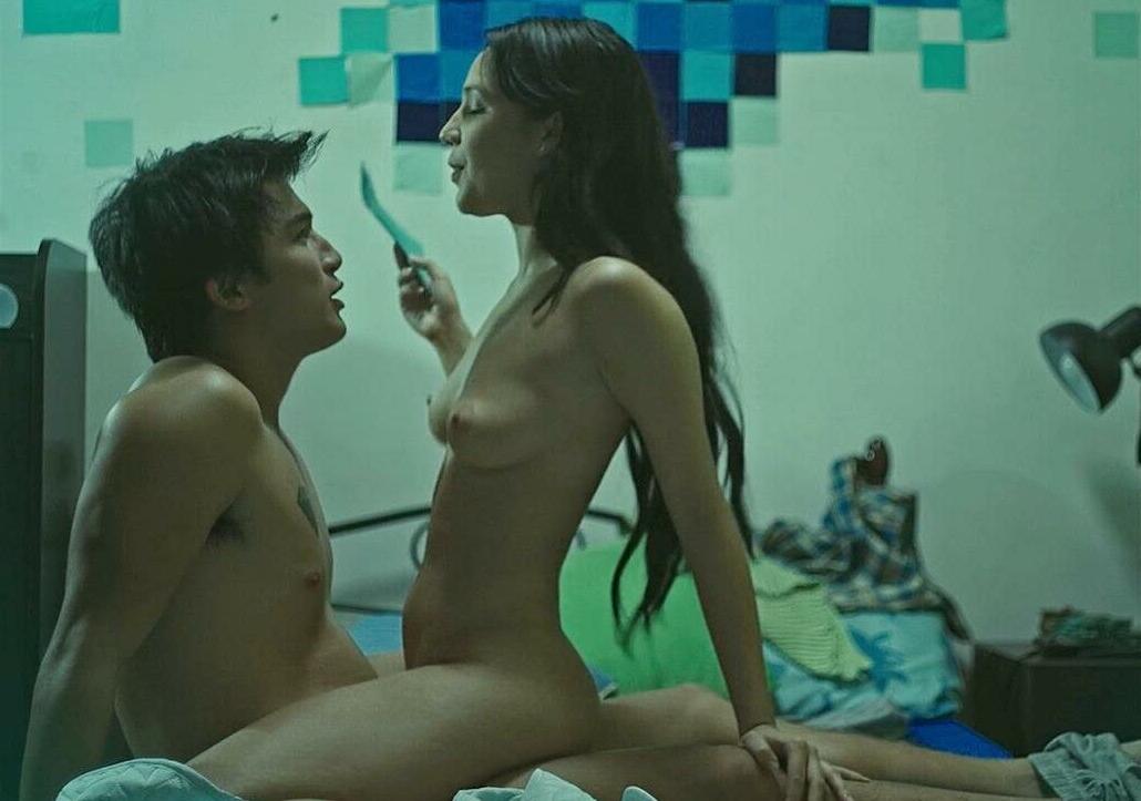 9P Sarah Holmes nude