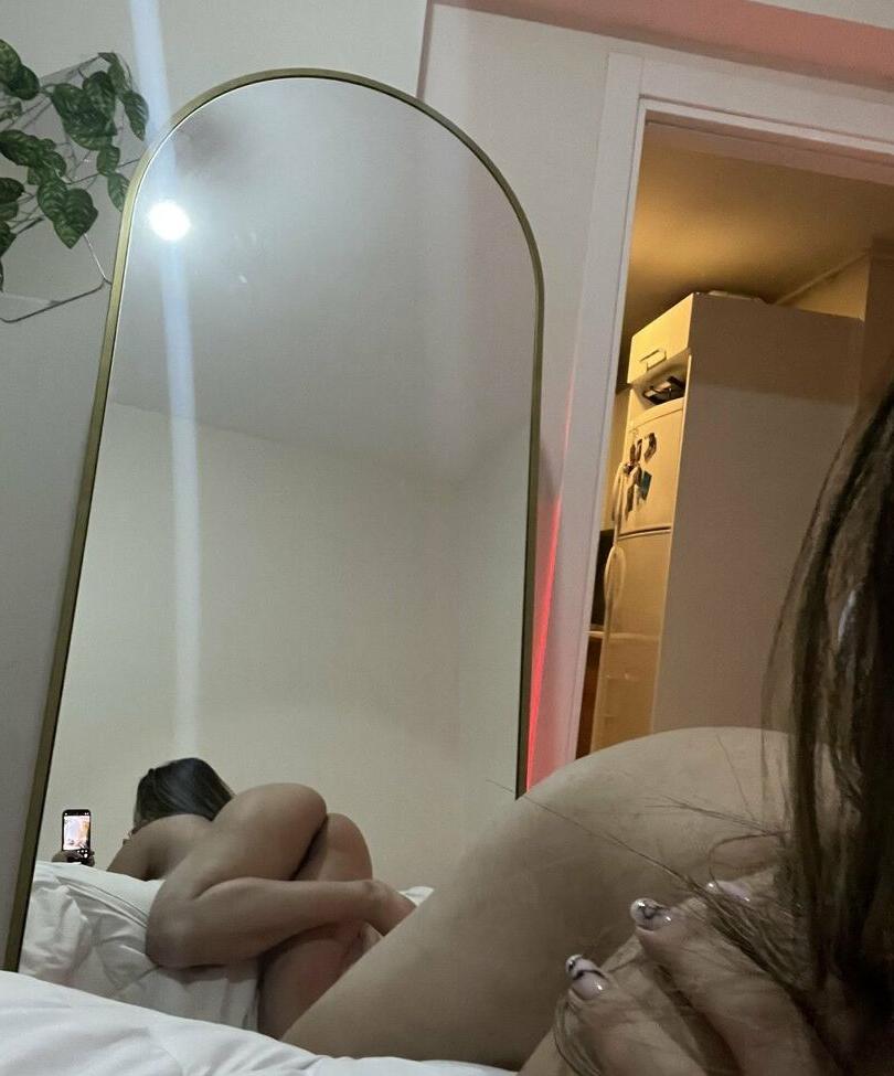 25P Merve Damla nude