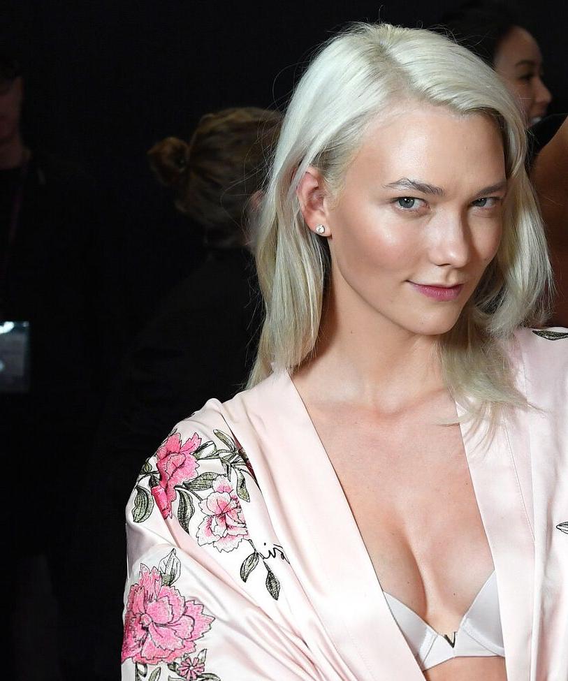 25P Karlie Kloss nude