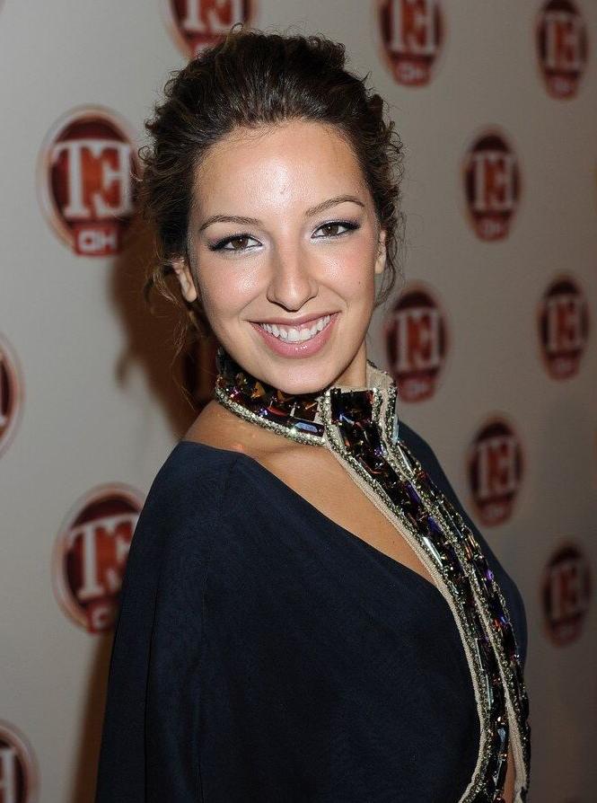 25P Vanessa Lengies nude