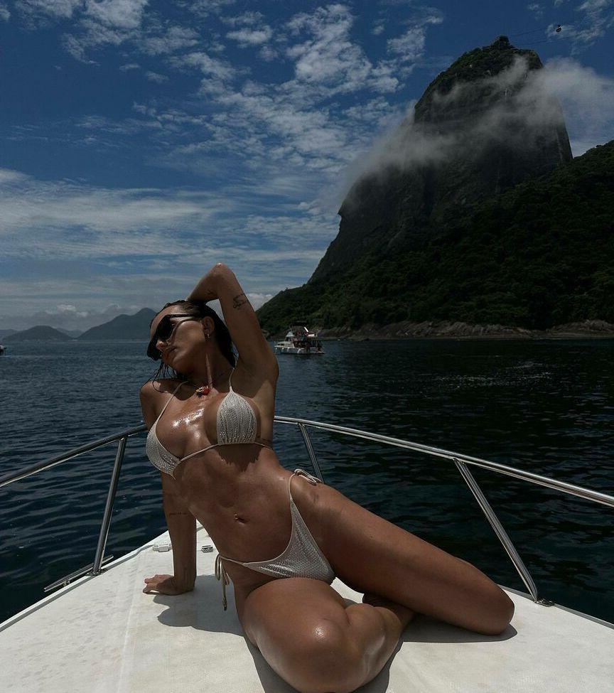 25P Rafa Kalimann nude
