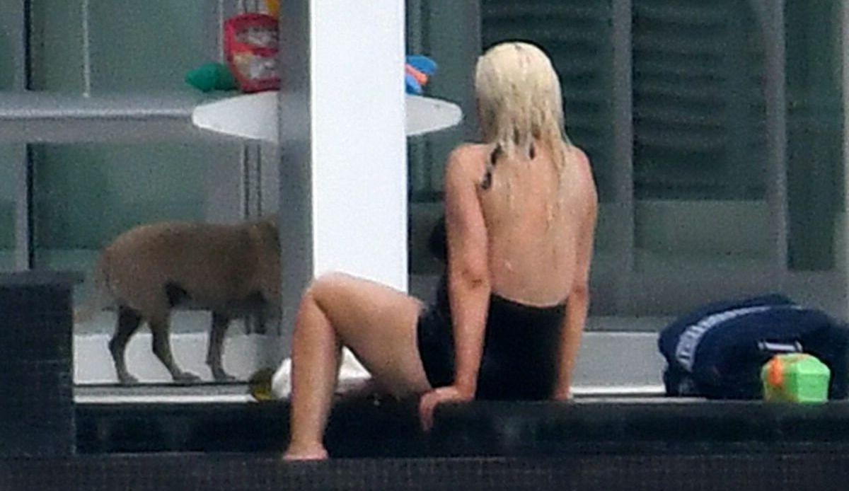 25P Christina Aguilera nude